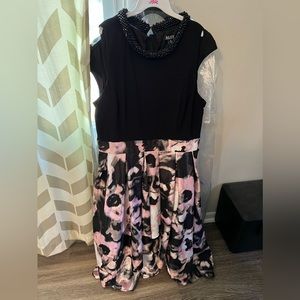 Gorgeous SLNY hi low black and pink dress!!